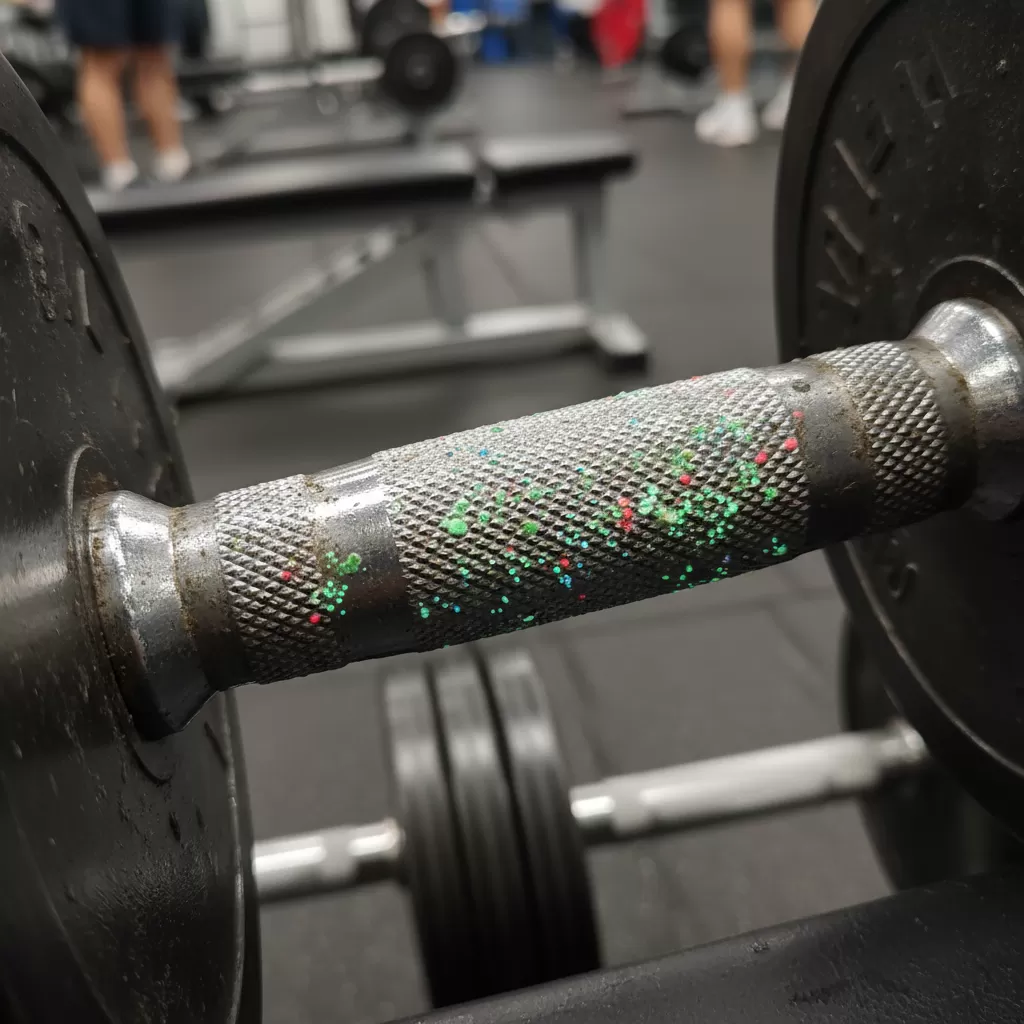 Các bề mặt dùng chung tại phòng tập tiềm ẩn nhiều nguy cơ lây nhiễm vi khuẩn và virus